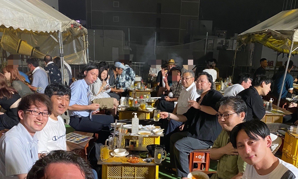 ビアガーデン、社員旅行(沖縄や洞爺湖)、お正月の餅つきなど、SESだからこそ社員の結束力を高められるよう集まります。LINE WORKSの雑談ルームでは趣味の話で盛り上がり、孤独を感じることもありません。