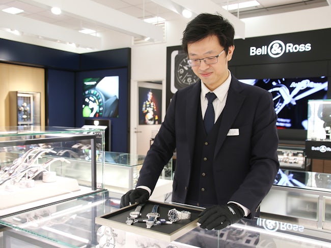 販売にインセンティブを設けており、売上に応じて月給に加算されますが、ノルマなどは設けていませんので、「今月あと◯万円売り上げないといけない」というような数字のプレッシャーをかけることはありません。
