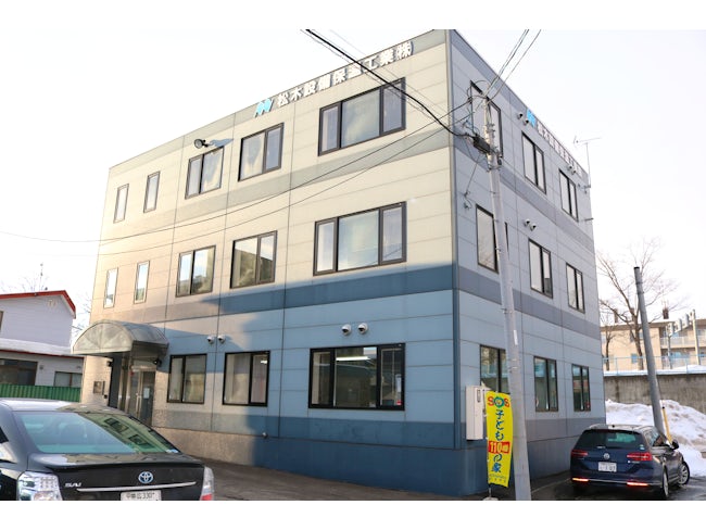 当社の仕事は「建物のお医者さん」。建物の快適さを保つのが冷暖房やボイラーなどの設備が『臓器』に該当し、建物全体に張り巡らされた配管が『血管』に該当するイメージ。建物が健康であるために欠かせない仕事です