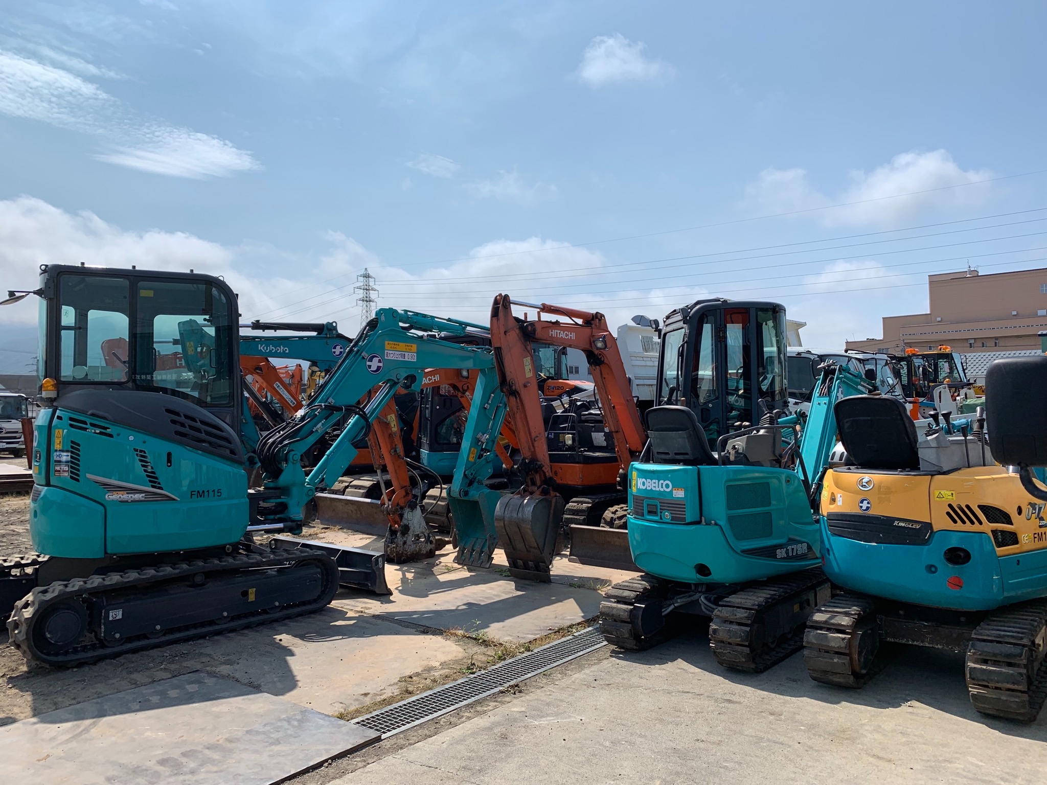 【働き方改革】に取り組んでいます。
中小企業だからこそ社員の声を反映でき、より働きやすい職場づくりに力を入れることができます。
実際に2024年度より、完全週休2日制に移行し、年間休日が10日以上増えました！