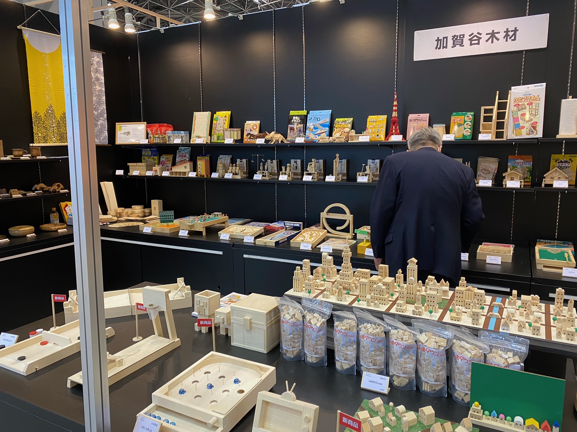 一本一本の木を大切に。能率だけでなく木取りを意識し、素材を無駄にしないものづくりを行っています。