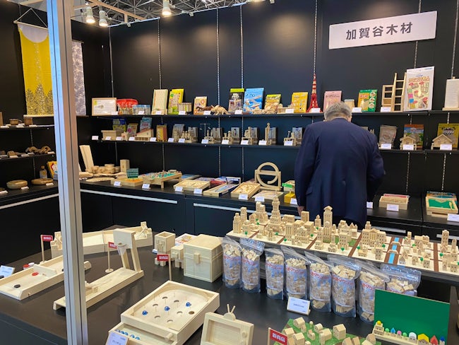 一本一本の木を大切に。能率だけでなく木取りを意識し、素材を無駄にしないものづくりを行っています。