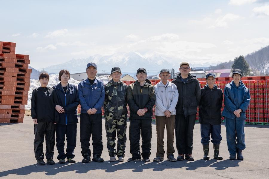 人口は2,300人ほどの小さな町ですが、北海道民が口にするほとんどのえのきをここヒットで生産しています！（なんと3,700t/年間）のどかな環境で大きな仕事をできるチャンスです！