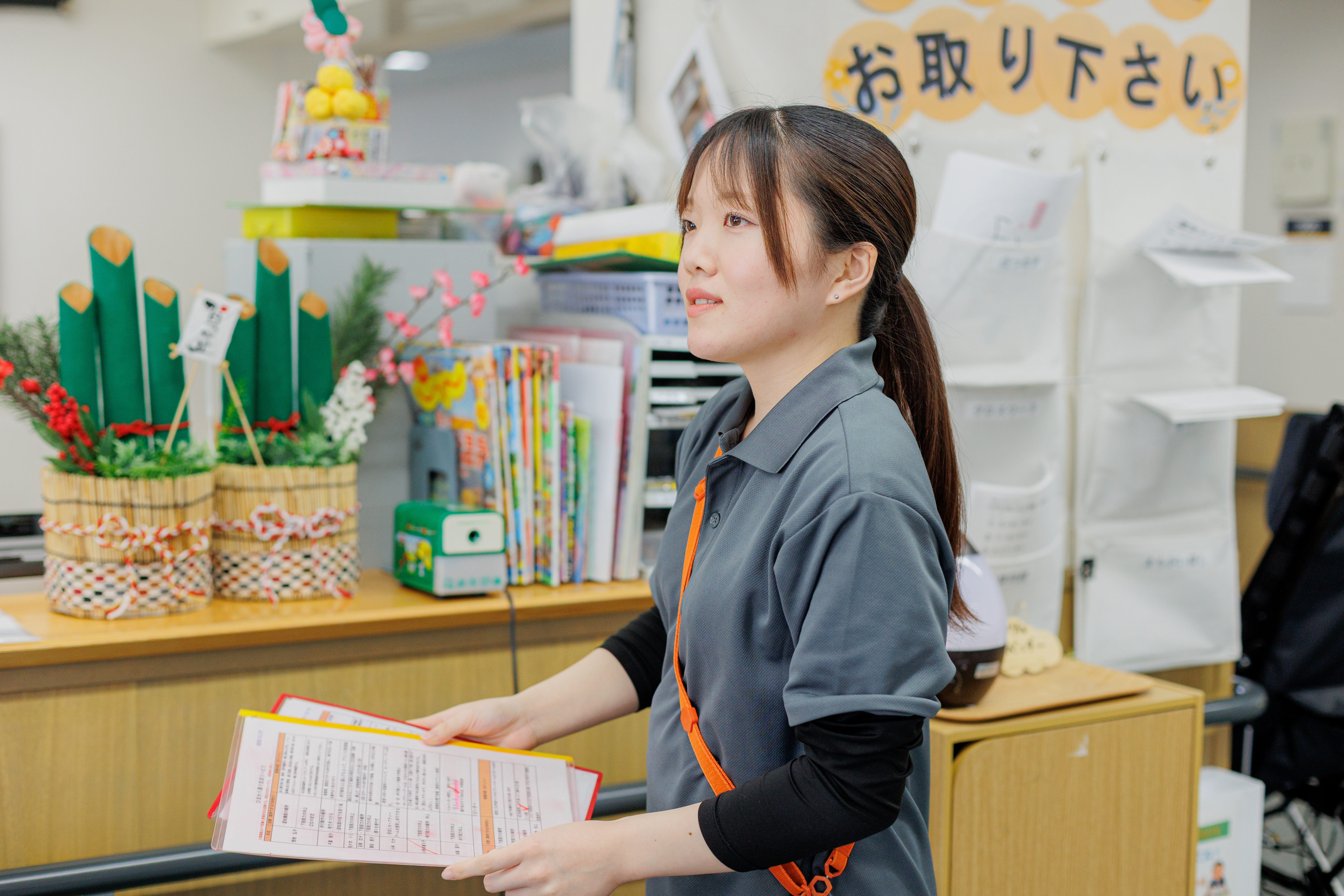 医療・リハビリの専門職種メンバーがすぐ側にいる環境は、学びの宝庫。日々の業務の中で、医学的な知識やリハビリ視点の介助方法が自然と身につきます。