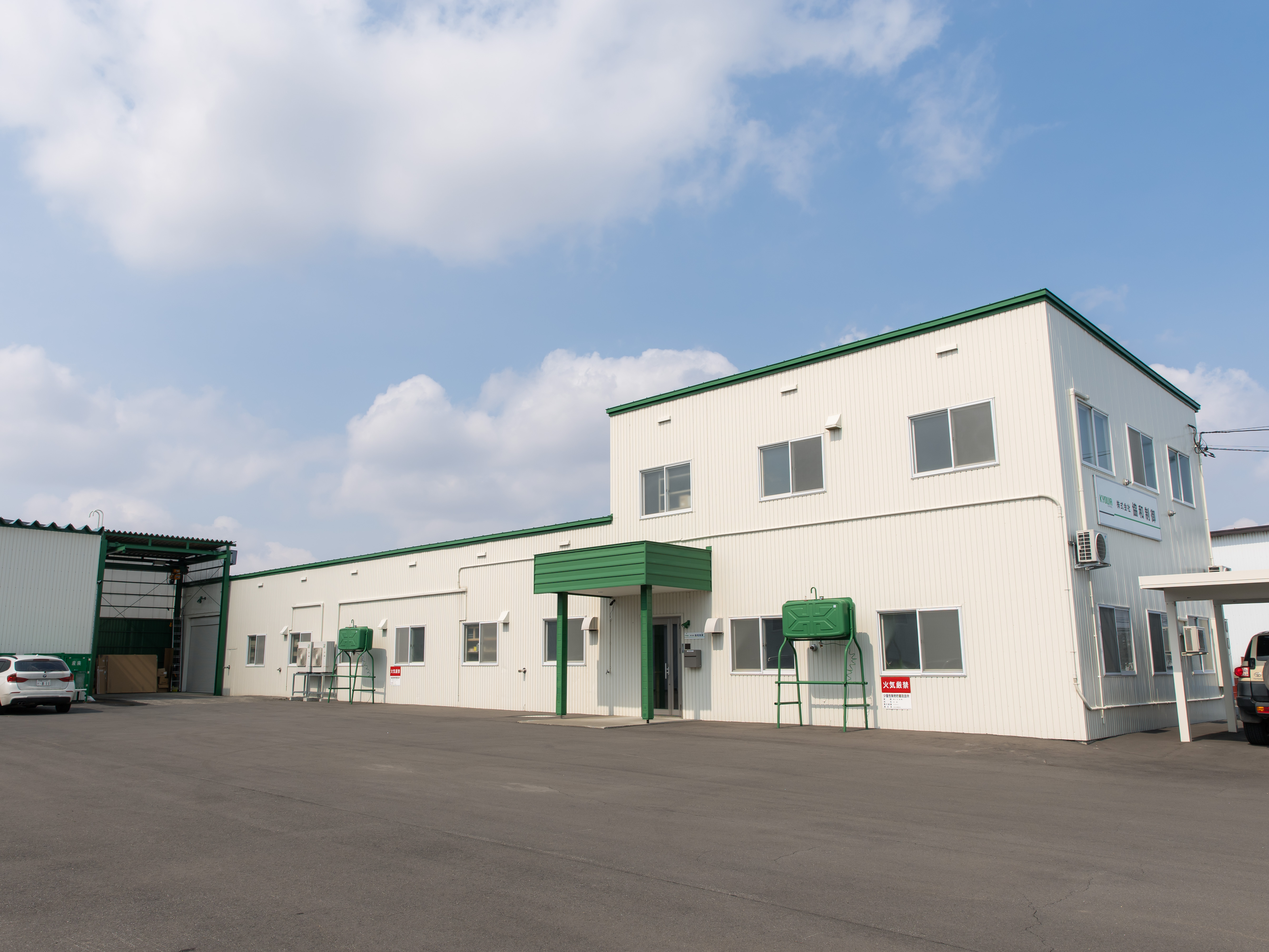 納期に追われ、時計ばかり見る毎日はもう終わり。半年かけてパズルを解くように技術を学び、世界を動かす制御盤を作る。数字のプレッシャーがないから、純粋に「ものづくり」を愛せる贅沢がここにはあります。