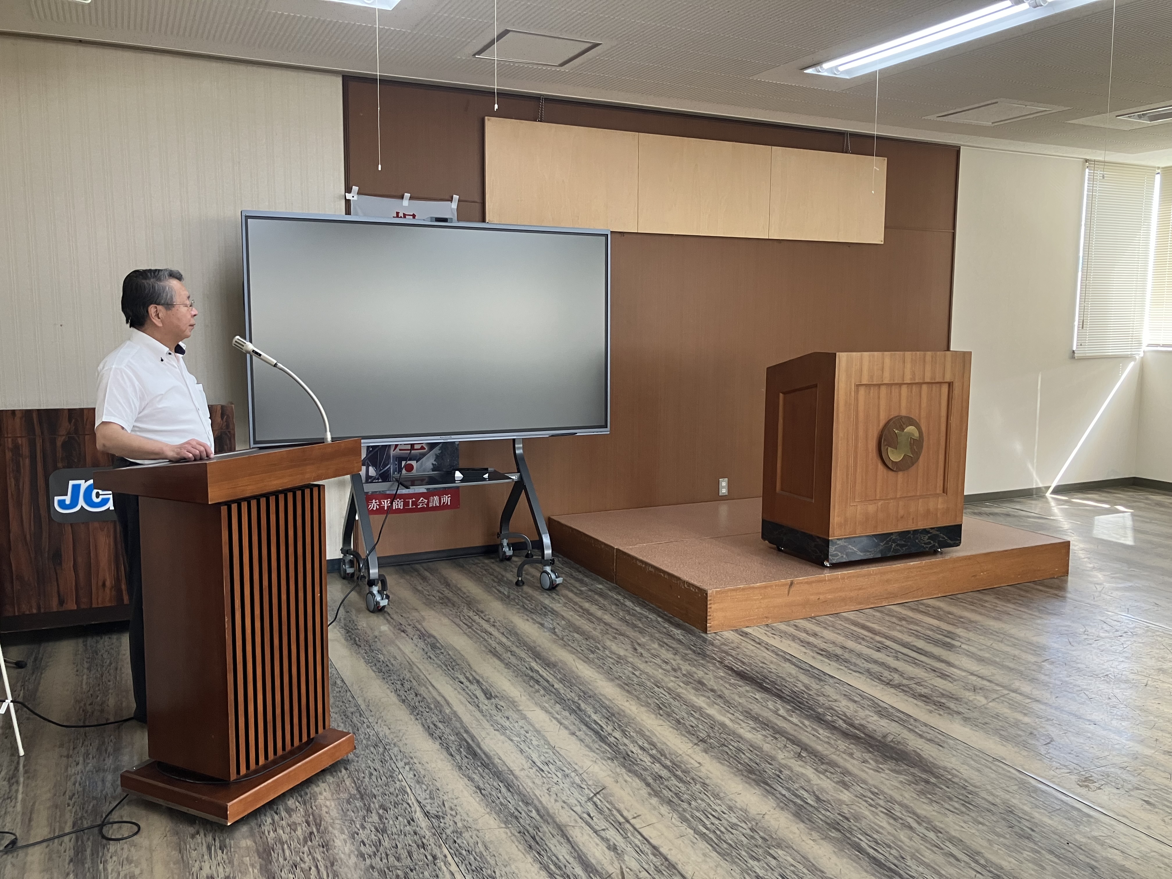 市や道との関わりも強く、会員企業との会議から市内のお祭りやイベントへの参加も行っています。デスクワークだけではなく、体を動かす作業もあることで仕事も飽きが来ないんです。