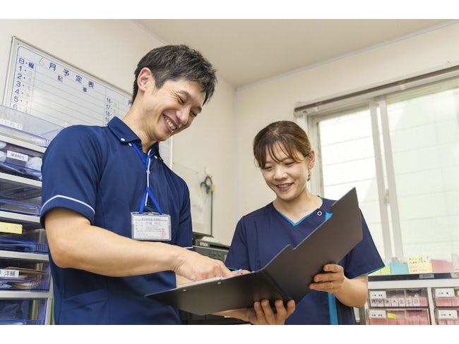 東京から移住し、子育てと両立しながら准看護師として入社 。その後、看護師の資格取得、管理者への就任など、会社の全力の応援のおかげで多くの挑戦ができました 。あなたの挑戦も会社が支えます。