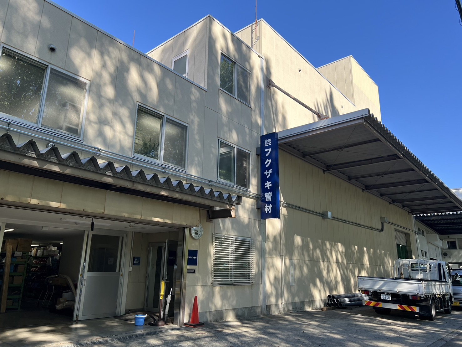 地下鉄ひばりが丘駅から徒歩14分程度。車通勤を希望の方は、無料の駐車場があるのでご安心ください！