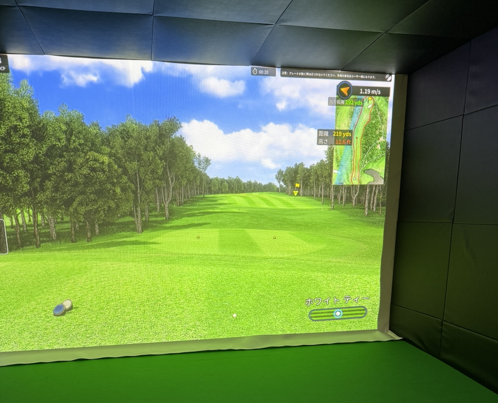 ウチの牧場には、シュミレーションゴルフがあります。休み時間や冬場の閑散期のときなど、みんなで楽しんでいます。スポーツ用品店にあるような機材なので本格的なゴルフを楽しめます。