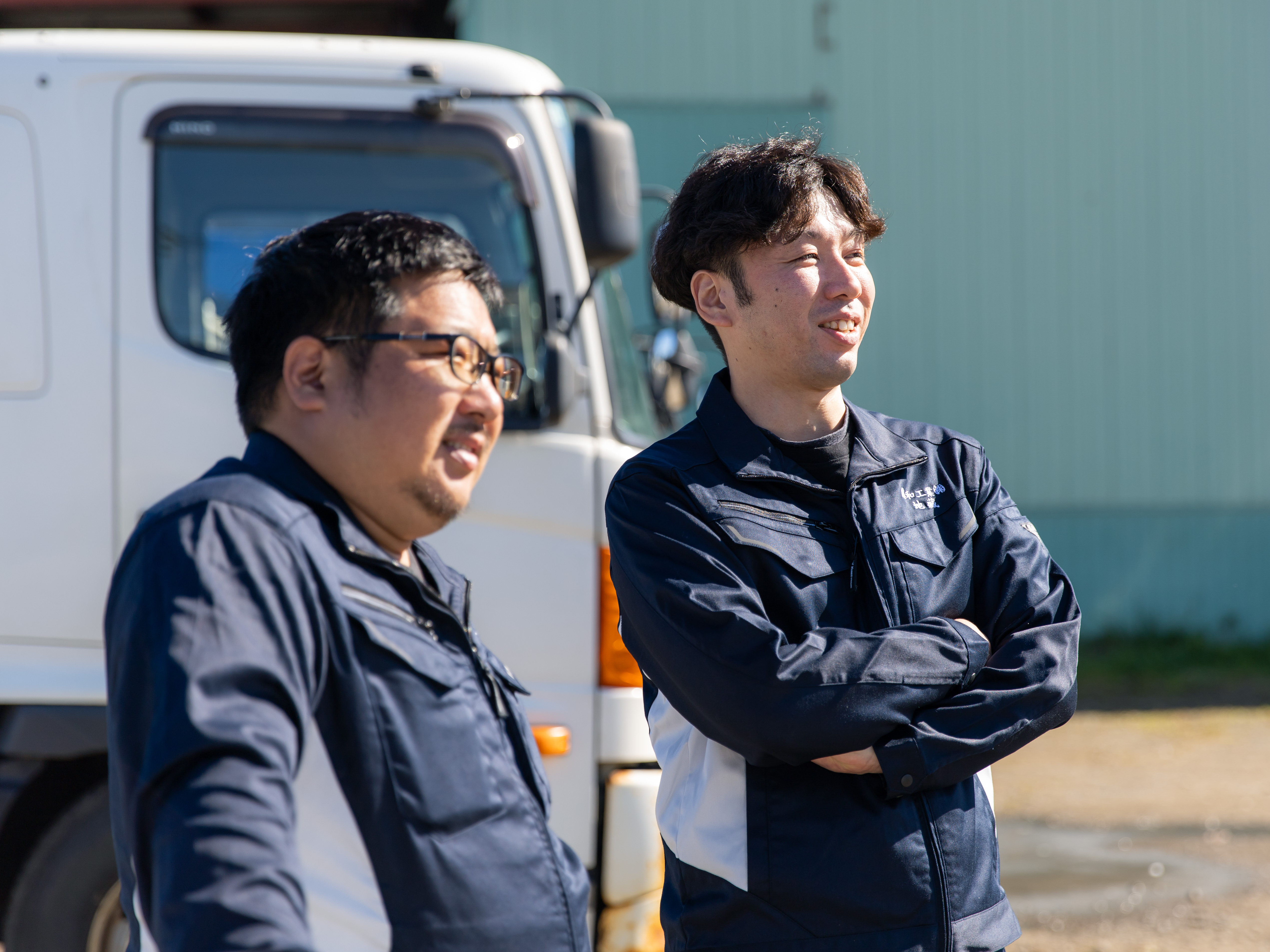 【組み立て業務：社員の雰囲気】上下関係はあるけれどそれは仕事の間だけ。お互いのプライベートを大切にするので、適度な距離間だからこそ居心地が良いと感じるはず。