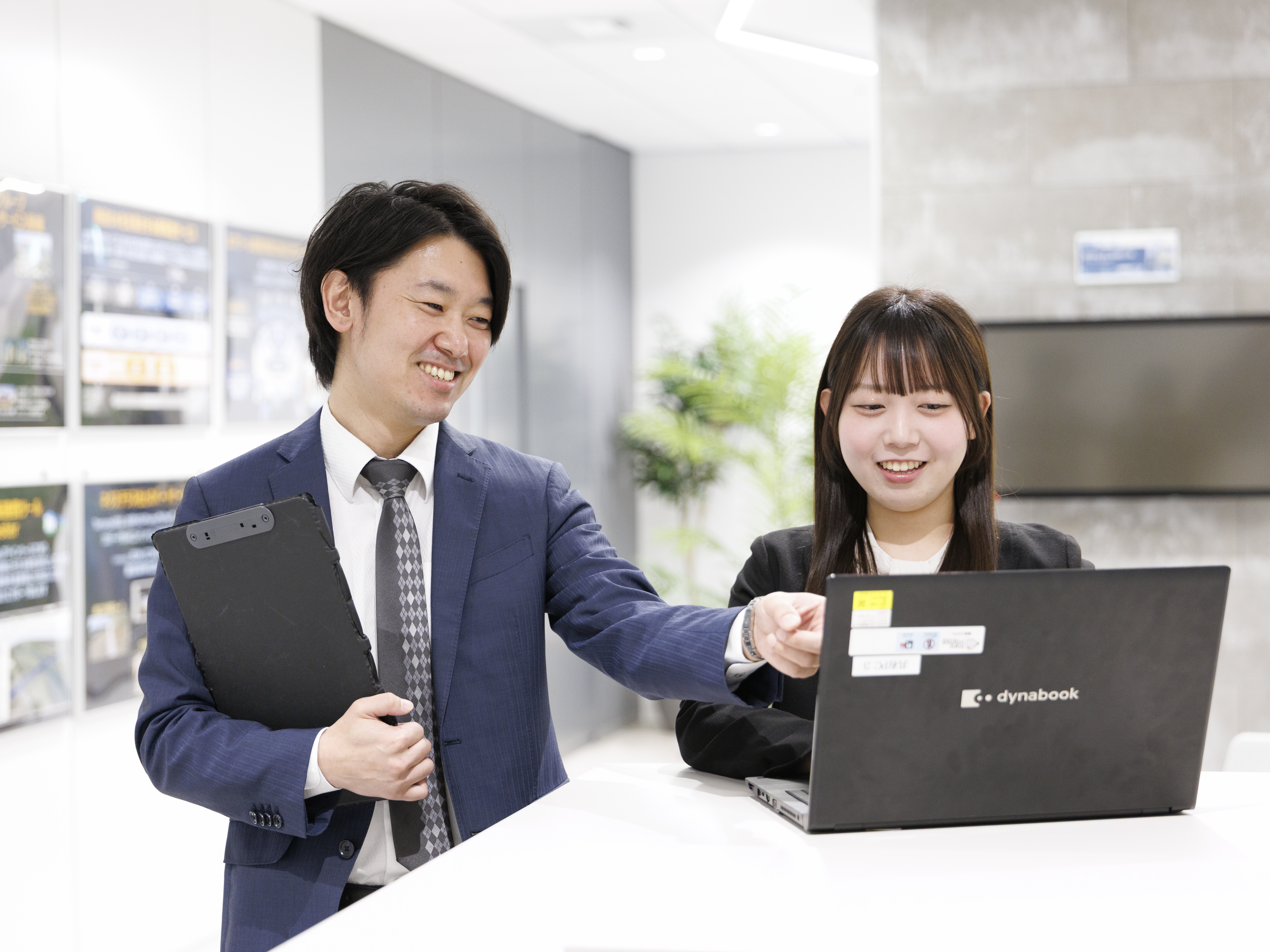 【未経験からプロを目指せる環境】入社後は先輩がマンツーマンで指導。段階を踏んでスキルを磨けます。「一生モノの技術」を身につけたい方を、会社全体でバックアップ。異業種からの転職者も多数活躍中です。