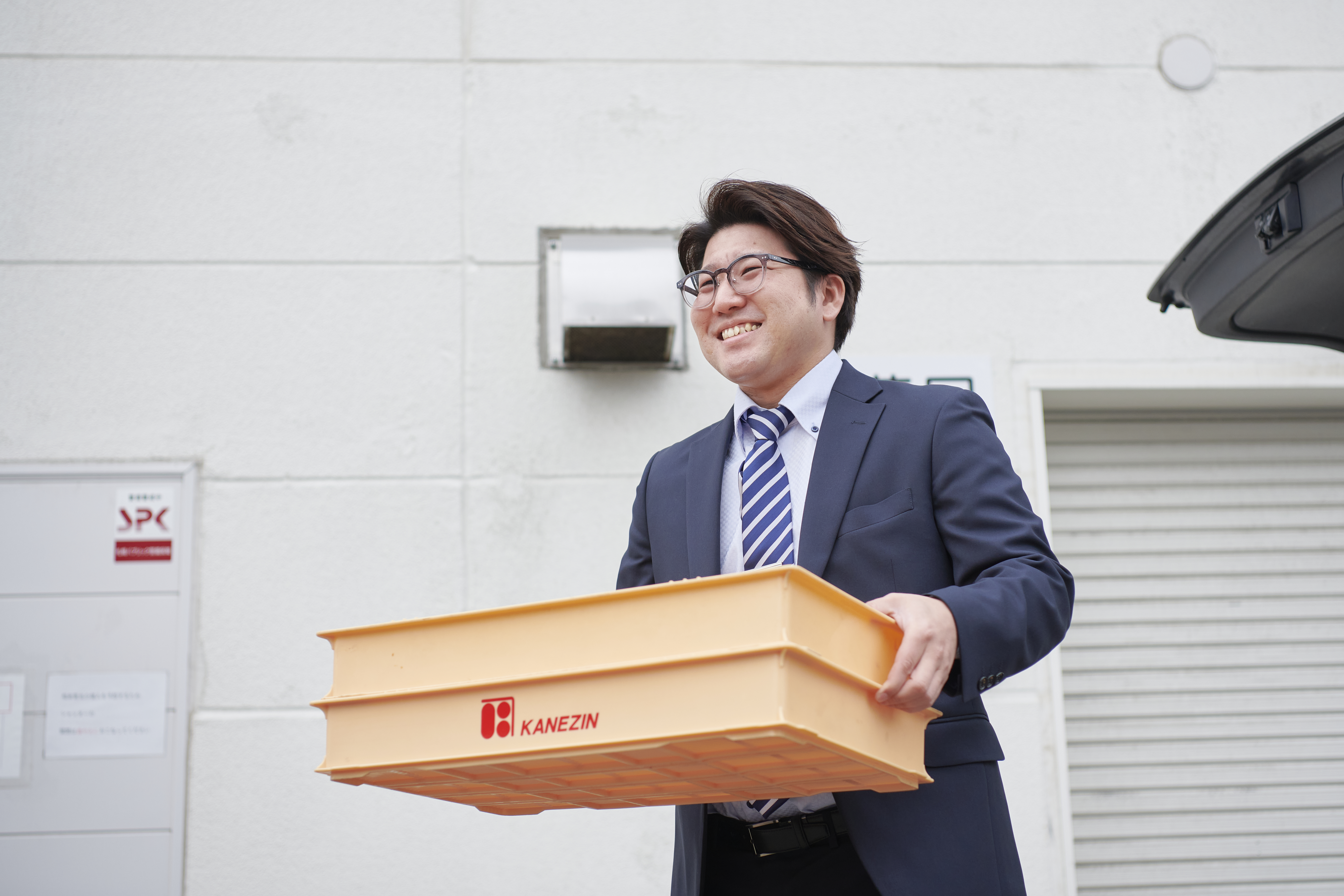 【基本的な製麺工程⑩】製造工程がすべて終了。お店へ出荷・配送します。有名店・人気店の麺をつくっているというやりがいを感じられるのは当社ならではの醍醐味です。