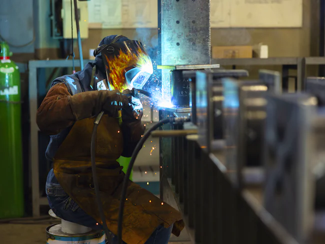 【定年について】本人が続けたい限り働けます。定年後も頑張り・経験を考慮し待遇に反映。71歳も賞与の度に「まだいていいのか?笑」と言っていますが、「倒れるまでいてください!笑」と伝えています。