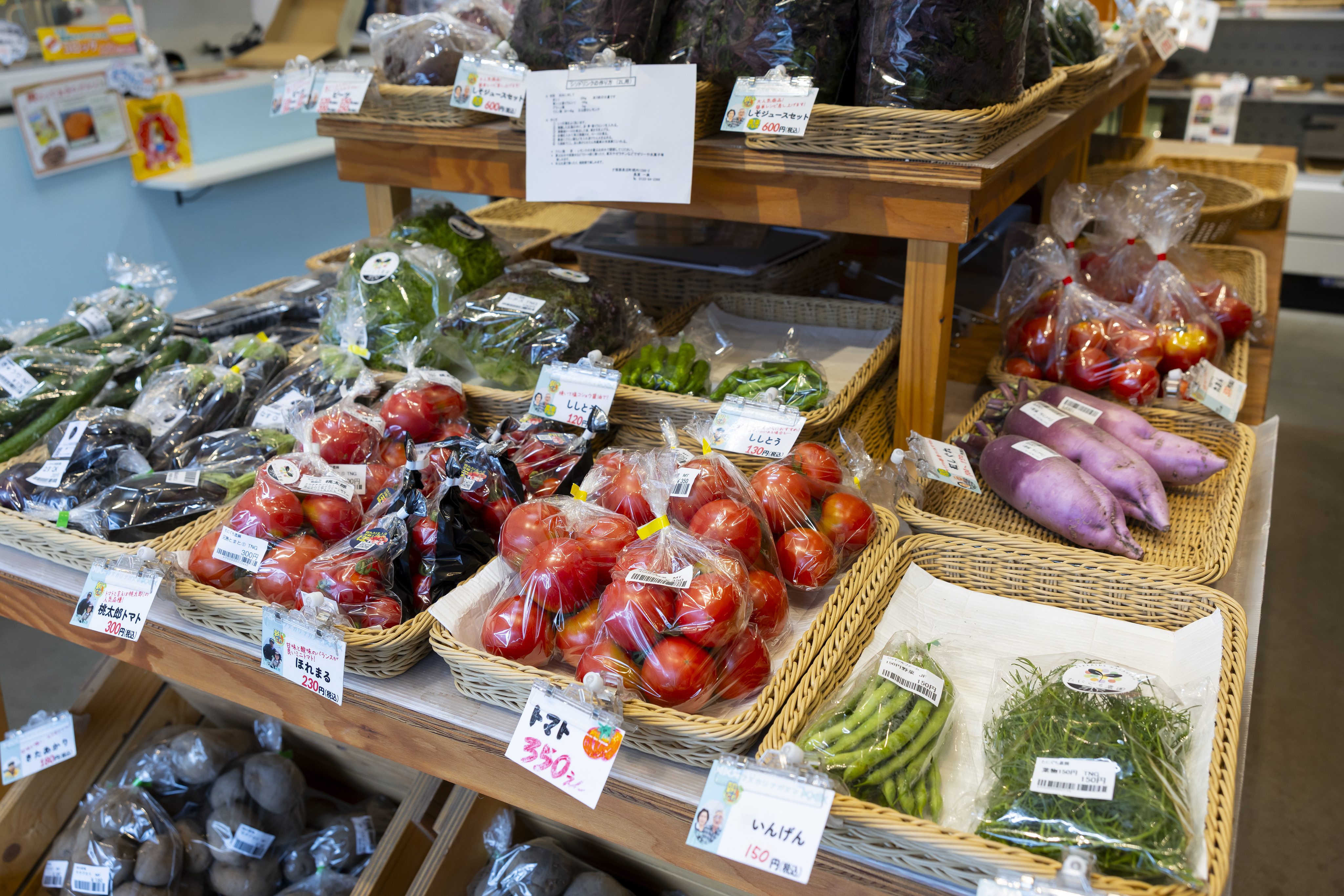 美しい夕日が見られる長沼町。「夕やけ市」はまち一番のお祭りで、新鮮野菜やお花の販売、フリーマーケット、露店、ゲーム大会などが開催されます。
