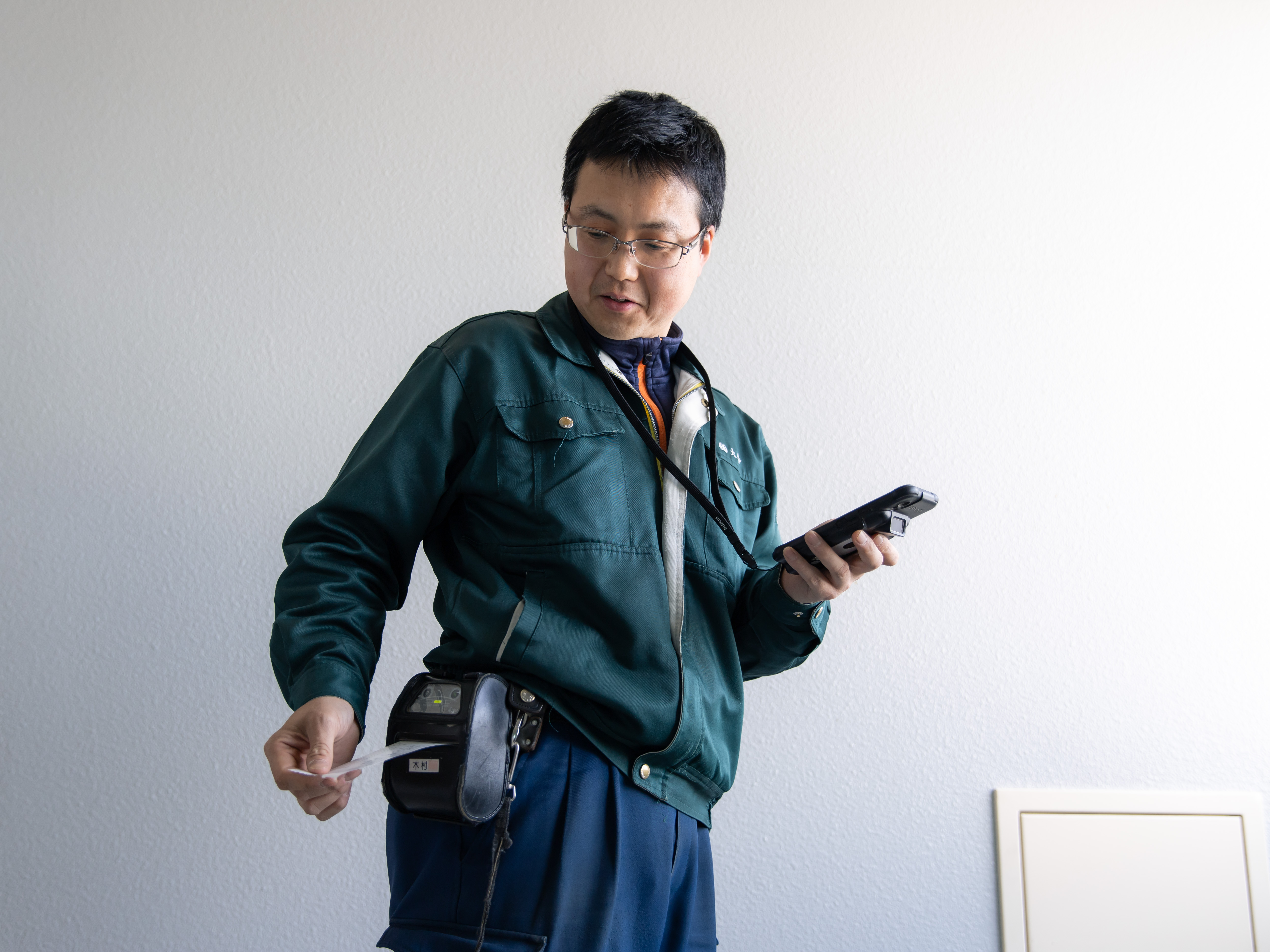 配送エリアは会社周辺や南区・清田区が中心。1日20台ほどを回り、夕方には事務所へ戻ります。外でのアクティブな動きと、中での事務作業。メリハリのある働き方ができるから、10年以上続くスタッフも多いんです。