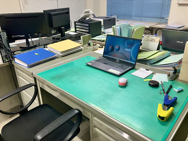 事務所に戻った後は、報告書を作成します。あなたのデスクをご用意してお待ちしています!