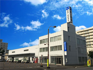 【長い歴史が信頼の証】
旭川電化のルーツは昭和21年の創業。旭川を中心に長く地域の電気設備を支えてきました。現在は滝川・稚内にも拠点を展開。積み重ねてきた実績が、会社の大きな財産になっています。