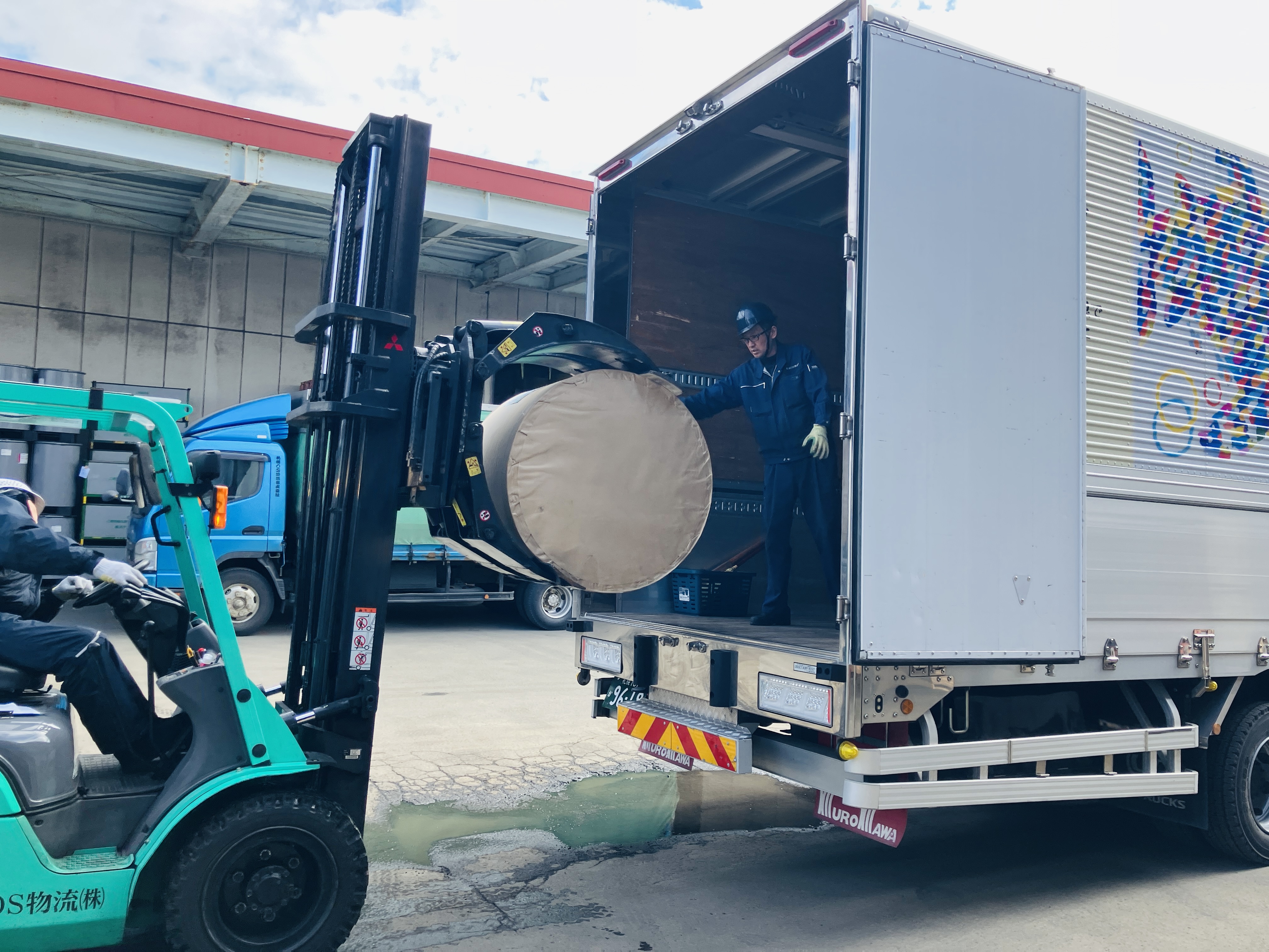 フォークリフト免許は入社後に会社が全額費用負担で取得が可能です！（数日間の研修で取得可能）
トレーニング用の荷物がありますので、練習しながらスキルを磨き、業務の幅を広げていくことができます！