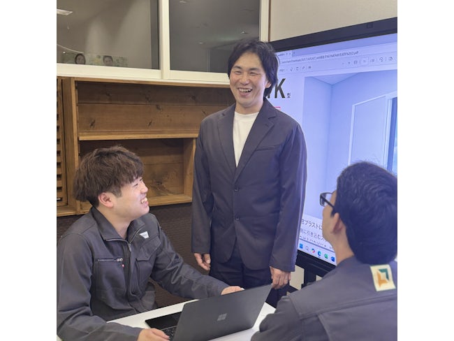 【大切な打ち合わせ】
忙しいので1日がすぐおわって悔しいです!もっと仲間がほしいのです。
