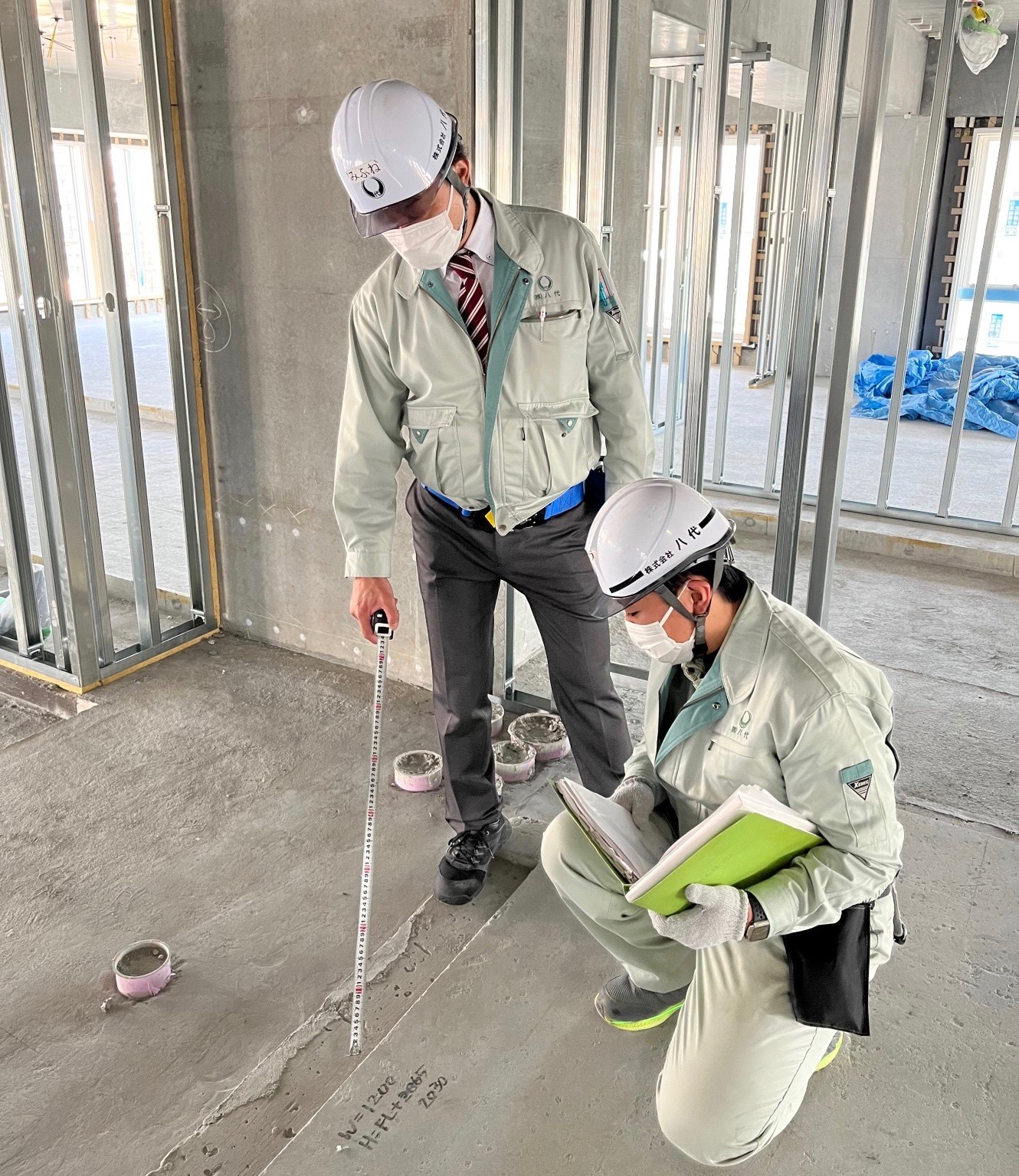 年間の施工数は180件。主に札幌市内中心部のビル・学校・商業施設・公共施設等を手がけています｡1人あたりの担当数・並行稼働数は3〜5件程で、完成まで1日・1週間で終わるものもあれば、1年程かかる案件もあります｡