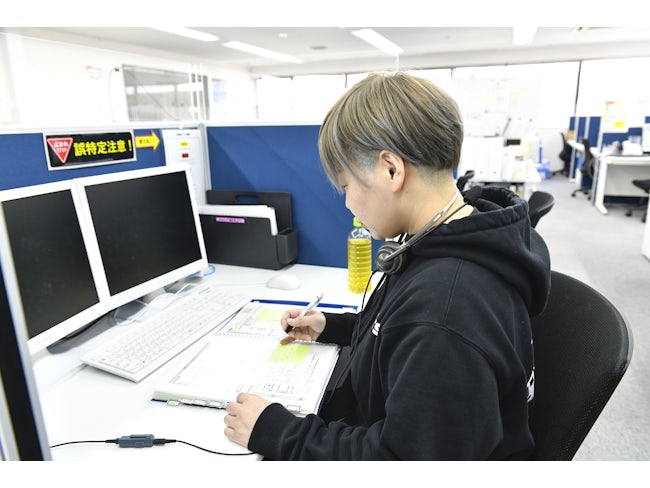 【実は人気!?深夜勤務】深夜のシフト時は、受電件数が比較的少ないため、事例集を読み込んだり、研修の振り返りを行う自習時間を設けられます。
ゆったりした時間が好きなスタッフも少なくないとか!