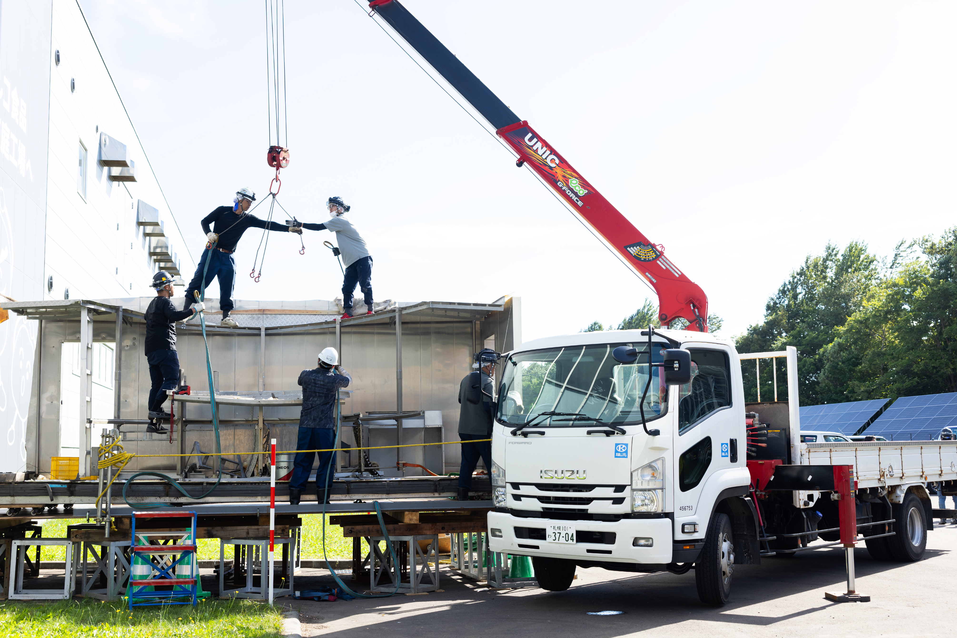 確かな技術力と人脈を背景に、旭川や札幌などの拠点で安定した依頼を獲得しています。仲間と協力して一つひとつの現場を丁寧に納めることで、継続的な取引を築いています。
