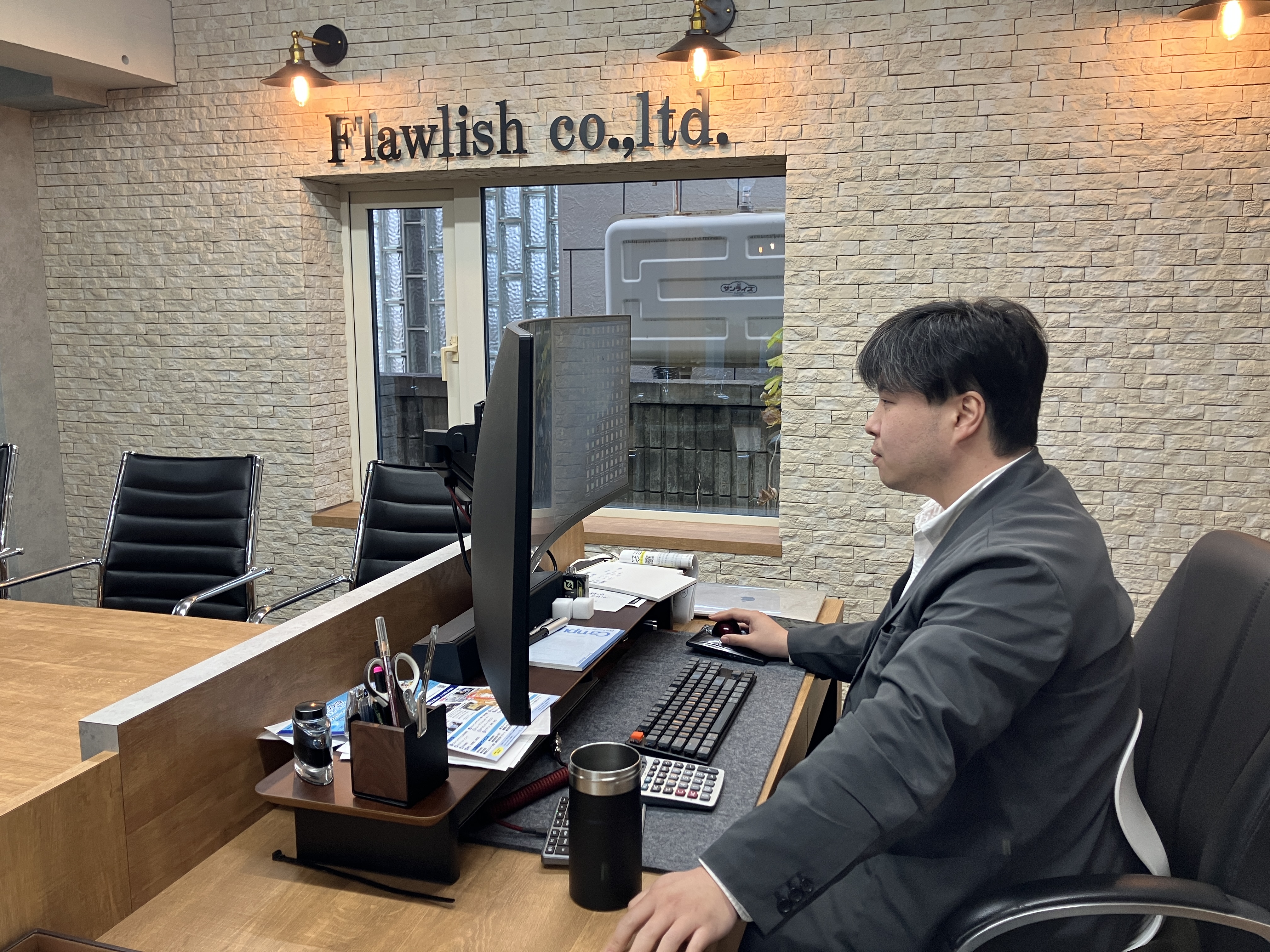 社長と社員との距離も近く、現場で感じた意見なども伝えやすい職場です。社長がそばにいるからこそ、頑張りや実直な姿勢をしっかりと評価してもらえる、というスタッフからの声もあります。