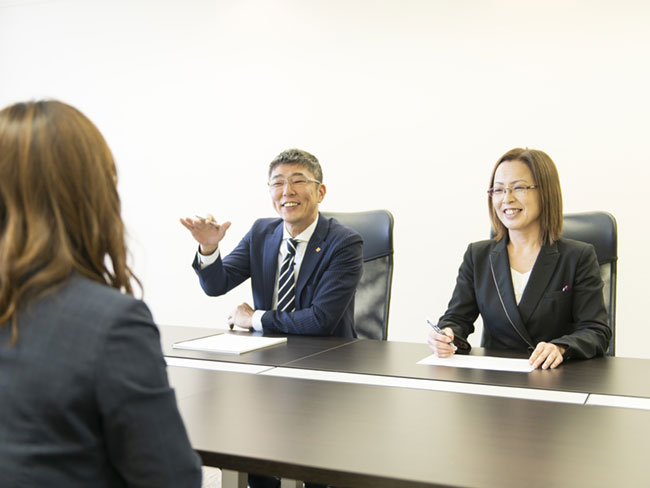 【私たちが面接します】 ざっくばらんにお話出来ればと思います！「これまでの経験」や「こんなことに挑戦してみたい」などお聞かせ下さい。不安に思っていることや疑問に思っていること等も遠慮せず聞いて下さい！