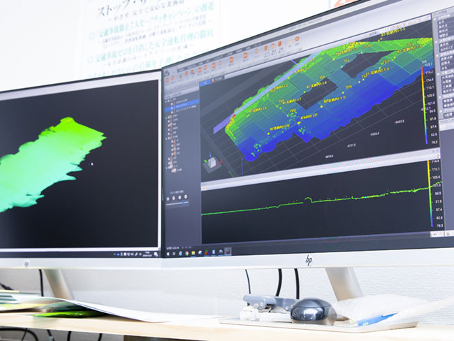 ドローンで計測したデータを設計業務で活かすため様々な分析を約1〜2週間かけて行うこともあります。どの職種もそうですが、社内での作業と現場での作業がどちらもあって、それぞれのやりがいがあると思います。