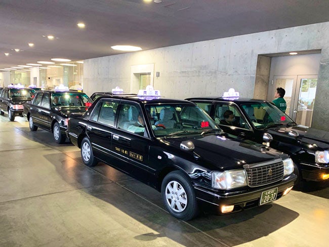 <HKの特徴>
会員数70万人の基盤を活かし、無線配車での安定収入を実現。一般的なタクシーサービスの他、スクールバスの運行など様々なサービスを展開しており、事業も安定的です。