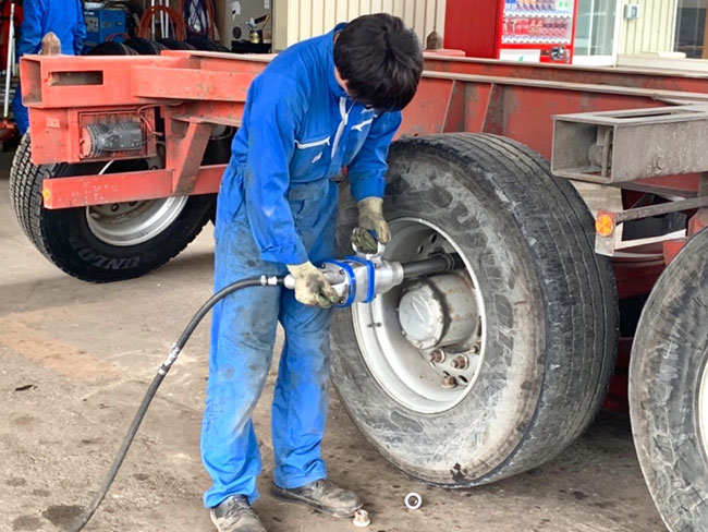 有限会社ユキタイヤ工業】大型車両等のタイヤ交換・点検スタッフの求人情報（掲載期間：2024年9月9日 06:00 まで） | シゴトガイド