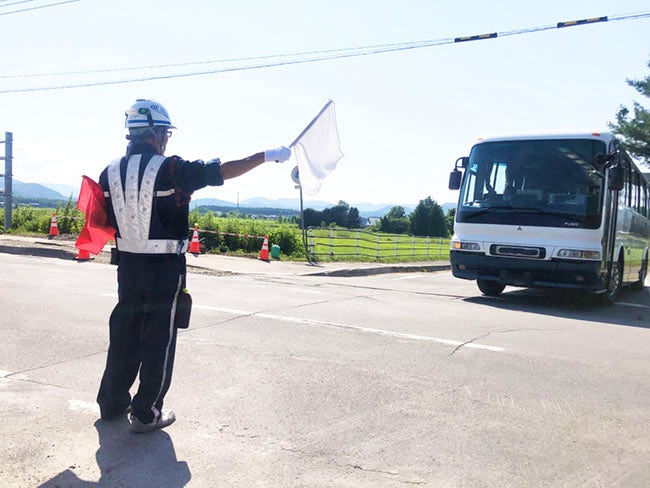 ◎ステップ3
現場のリーダーとして、現場の回し方や安全を第一に考えた配慮や提案を行っていただきたいと考えています。後輩スタッフや工事スタッフからも頼られる立場として、やりがいを感じていただけます。
