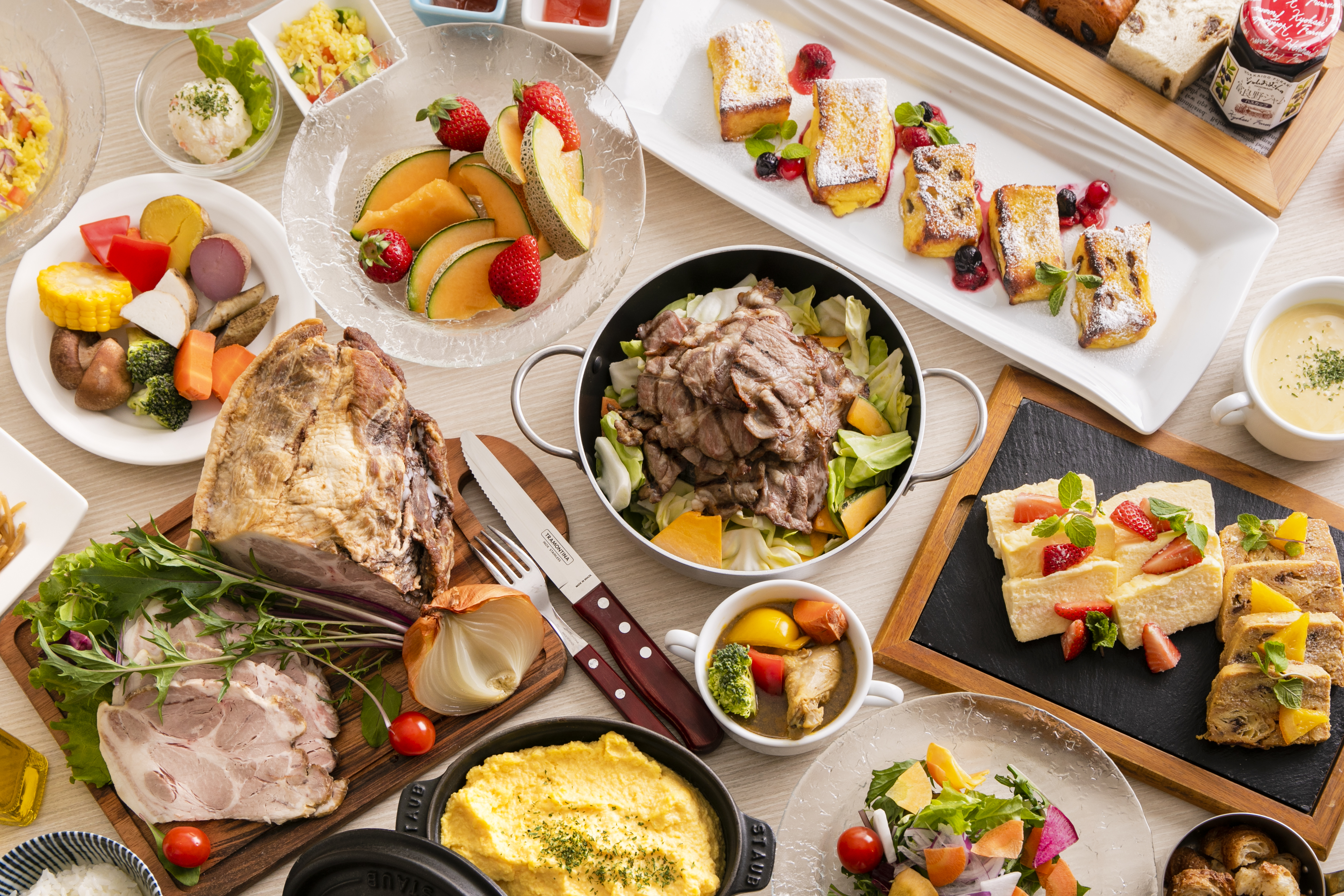 宿泊だけでなく、「食」にも力を入れているホテルです。地元食材も取り入れながら、お客様がほっと一息つけるメニューを提供しています。