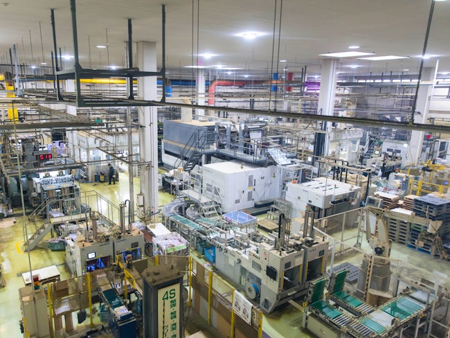 道内に3箇所、道外にも1箇所工場を保有。札幌工場では最大約700万枚(B4換算)印刷可能な輪転設備を保有していたり、旭川工場では最新鋭「フレキソ印刷機」を導入する等、紙メディアもしっかりと有効活用しています。