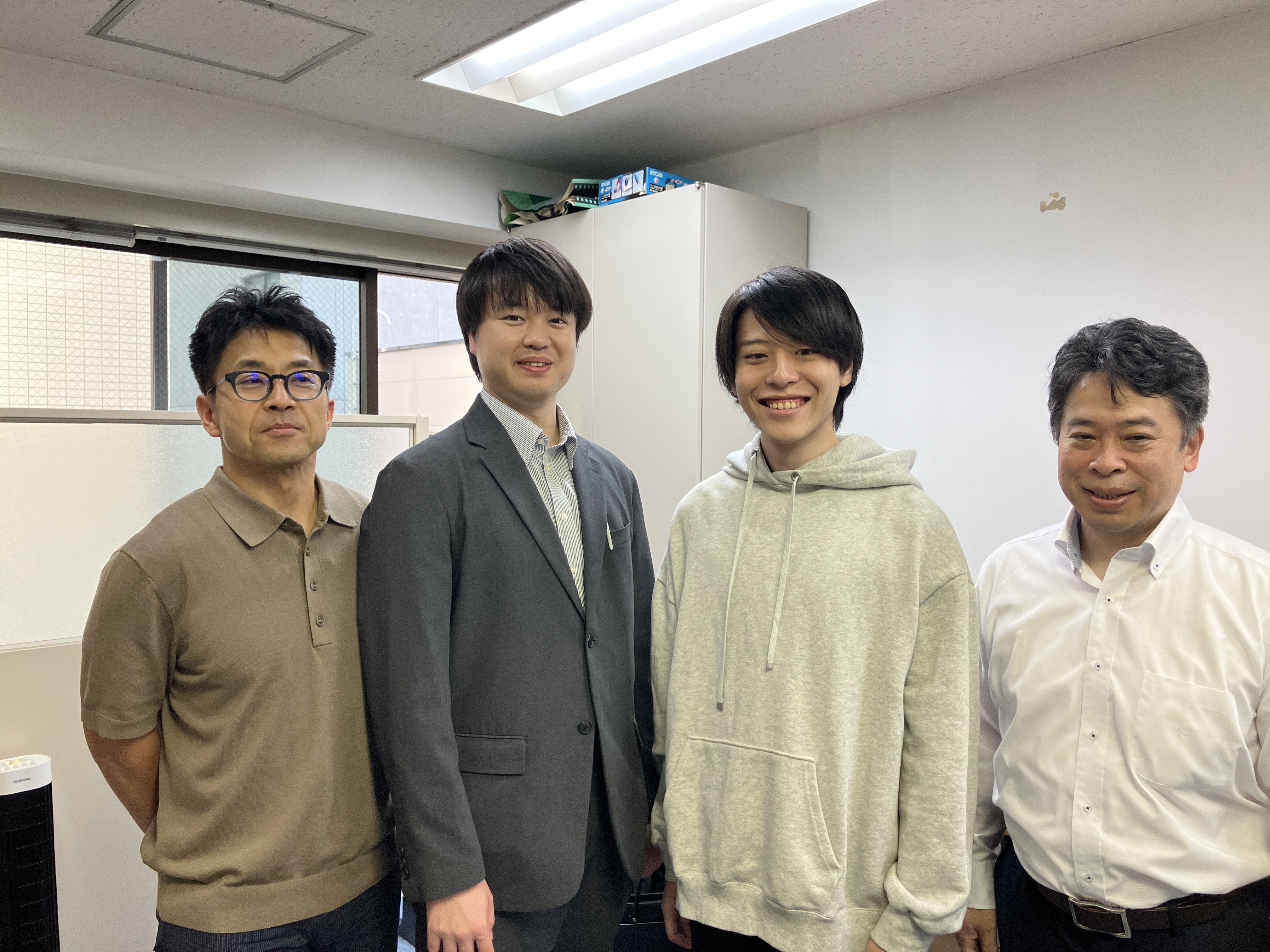 私たちはスキルだけでなく、あなたの個性や人柄を大切にしています。面接はカフェなど、リラックスした雰囲気で実施することも。まずはお互いを知ることから始めませんか？ぜひ一度、カジュアルにお話ししましょう。