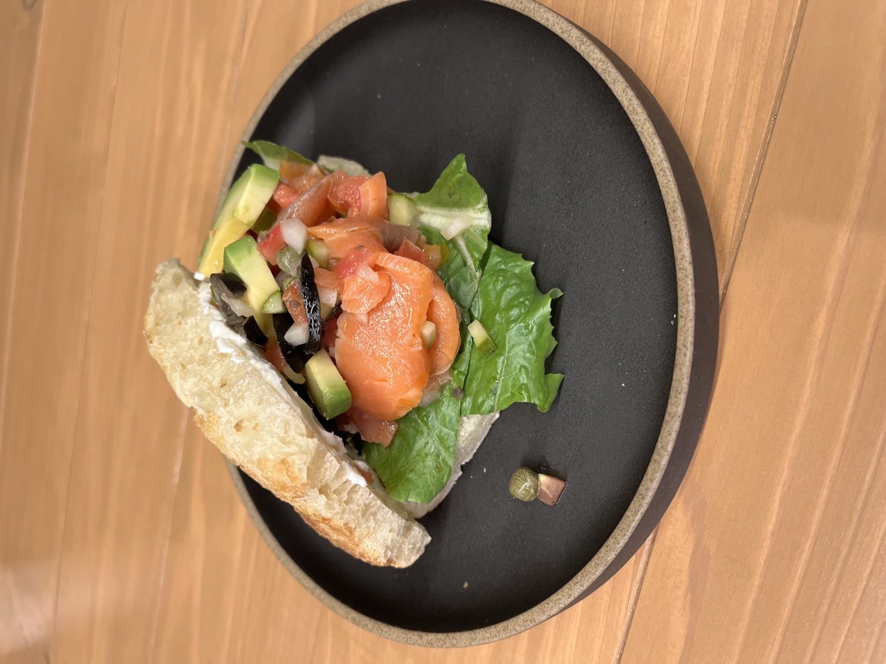 北海道のおいしいものを、料理として楽しんでもらう。食材の魅力を引き出しながら、ワインとの組み合わせも楽しめる一皿を届けます。