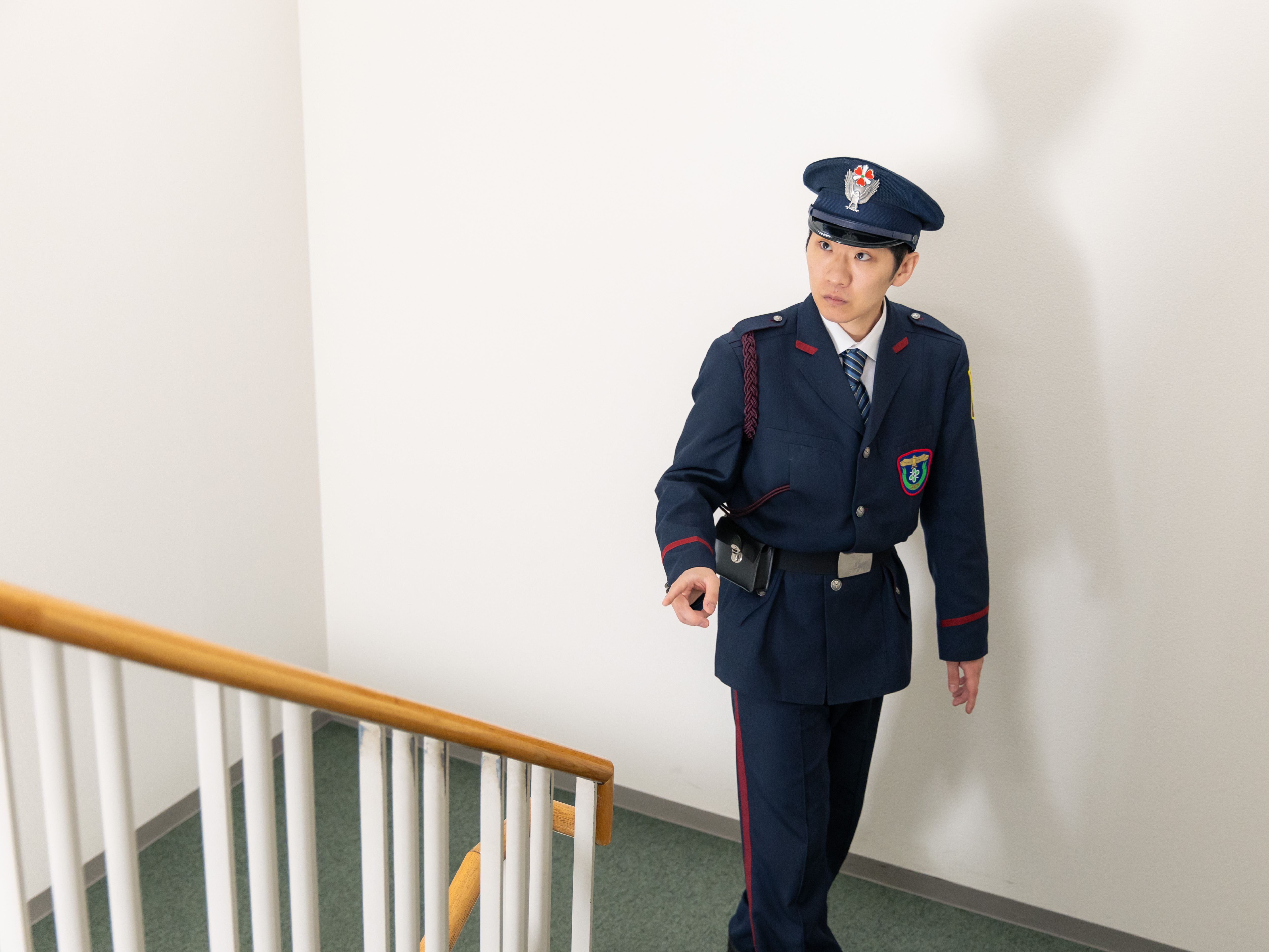 「常駐警備」「空港警備」「機械警備」「ビルメンテナンス」「道路管理業務」など、警備に関わる様々な事業を展開している会社です。
「安全・安心のプロフェッショナル」として当社で活躍してみませんか?