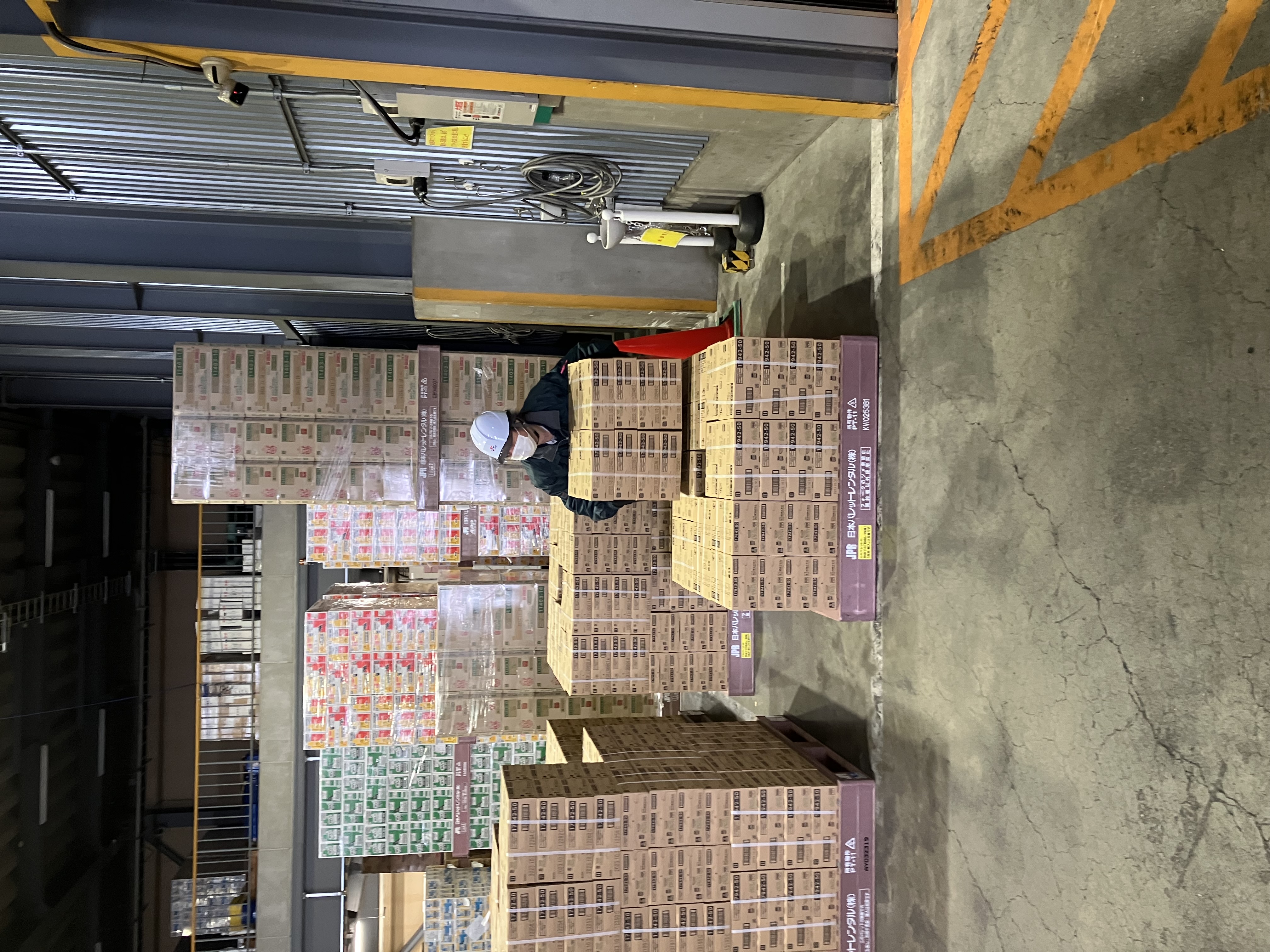 【Yさん】休日や給与などの条件を事前にしっかり確認でき、納得して入社できました。休日が増え、プライベートも充実。仕事は段階的に覚えられるため、今ではさまざまな作業を任され、成長を実感しています。