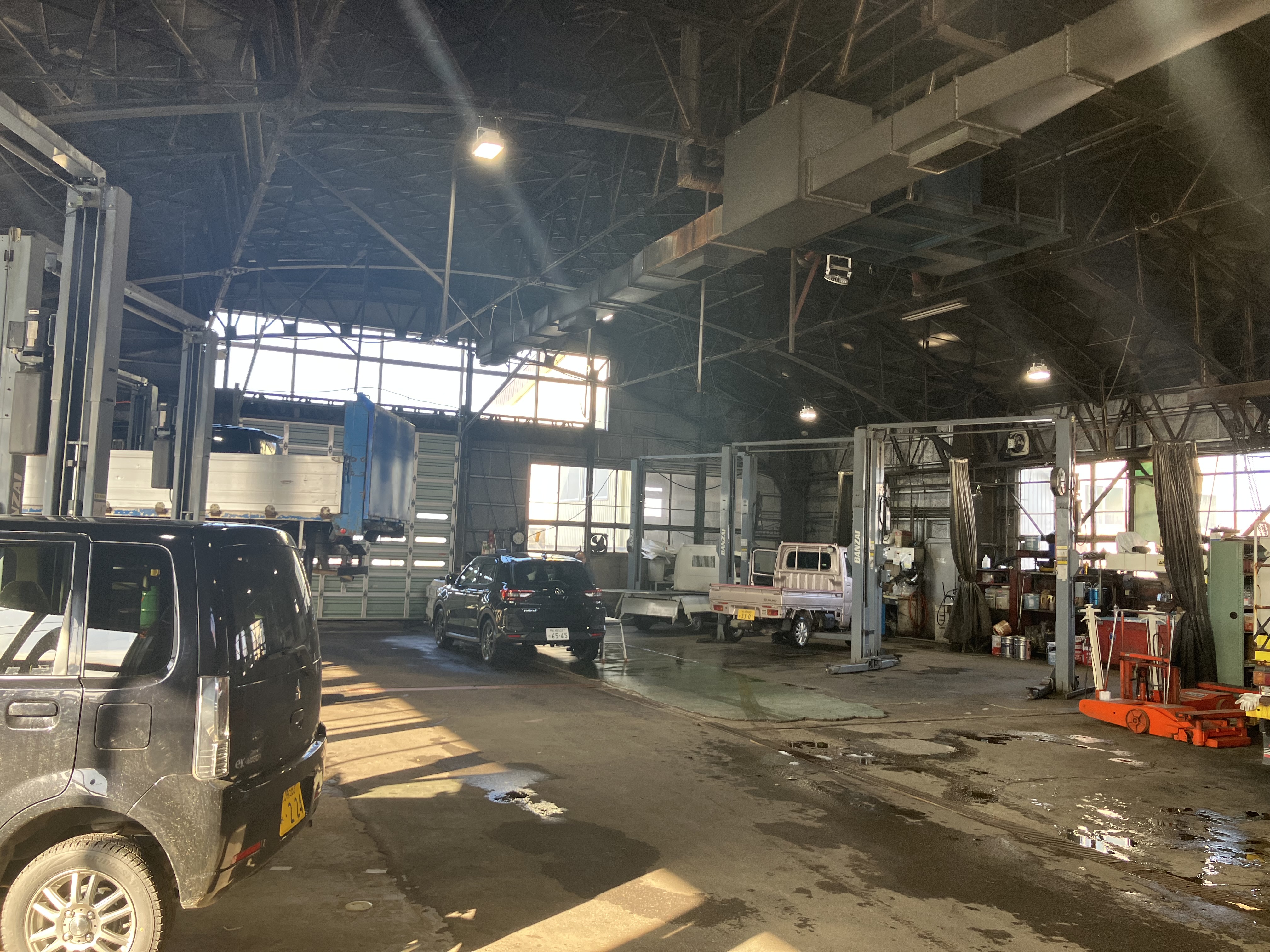 もちろん未経験者の方もの応募もOK！現在は6名の整備士が活躍中！資格取得制度もご用意しているので、あなたのスキルアップを後押し♪