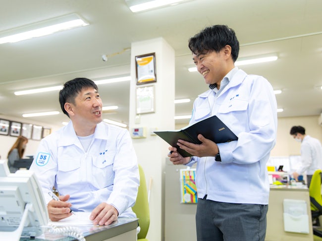 営業は社内の連携も不可欠。「この数値が高い場合どう対応しますか?」など、電話1本ですぐに確認できる環境です。時には社内の研究技術部門と同行し、農家さんの元へ提案に行くこともあります。