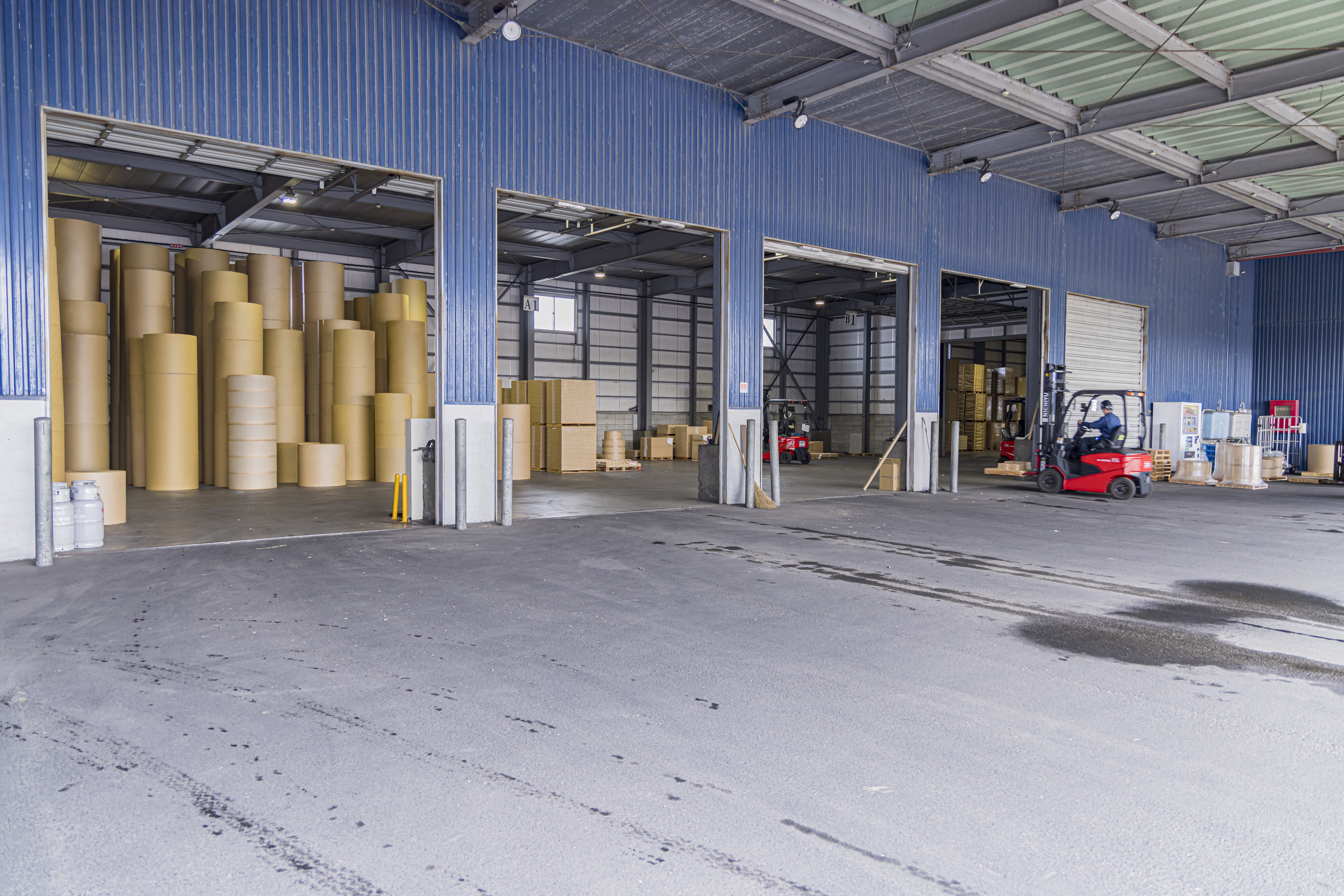 【長く働ける環境】
以前の職場より額面は少し減るかもしれない。けれど、過酷な残業から解放され、子供の成長を見守れる時間は何物にも代えがたい。10年、20年先を考えたとき、選んで良かったと思える会社です。