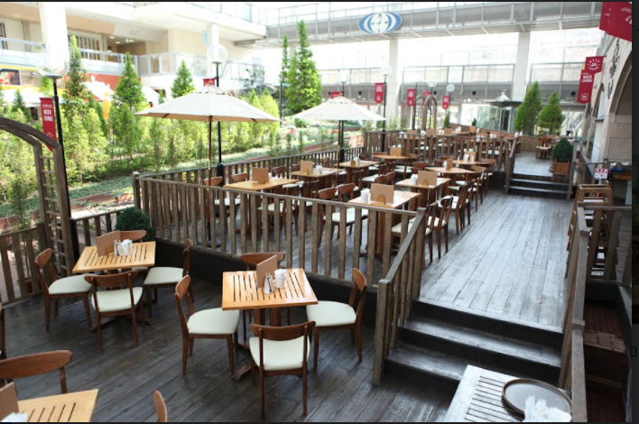 ホールだけ、キッチンだけが頑張ってもお店はうまく回りません。コミュニケーションをうまく取りながら、助け合いを大事に業務を行います。