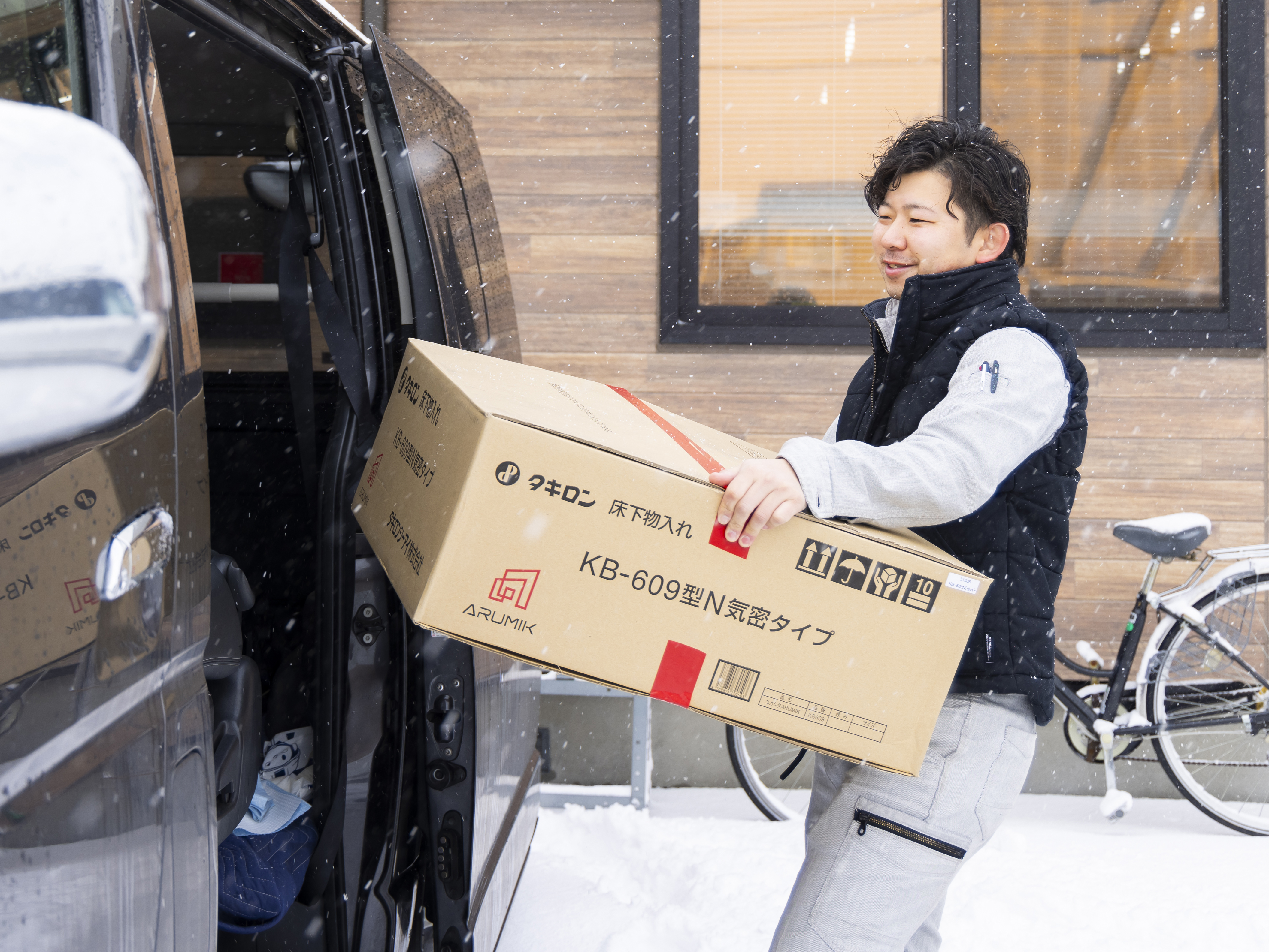 現場に材料を運ぶこともあります。住まいの修繕など建築現場を見てワクワクする方であればきっと仕事が楽しいハズです。