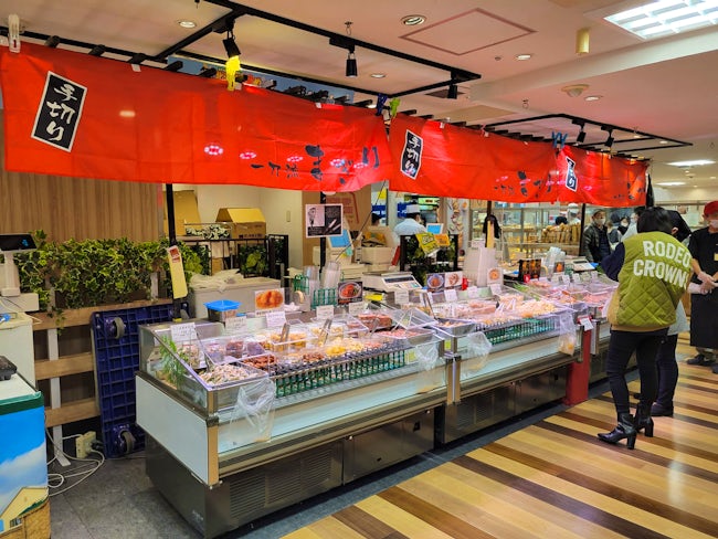 お客さんへの接客はもちろん、商品の陳列などもお願いします◎