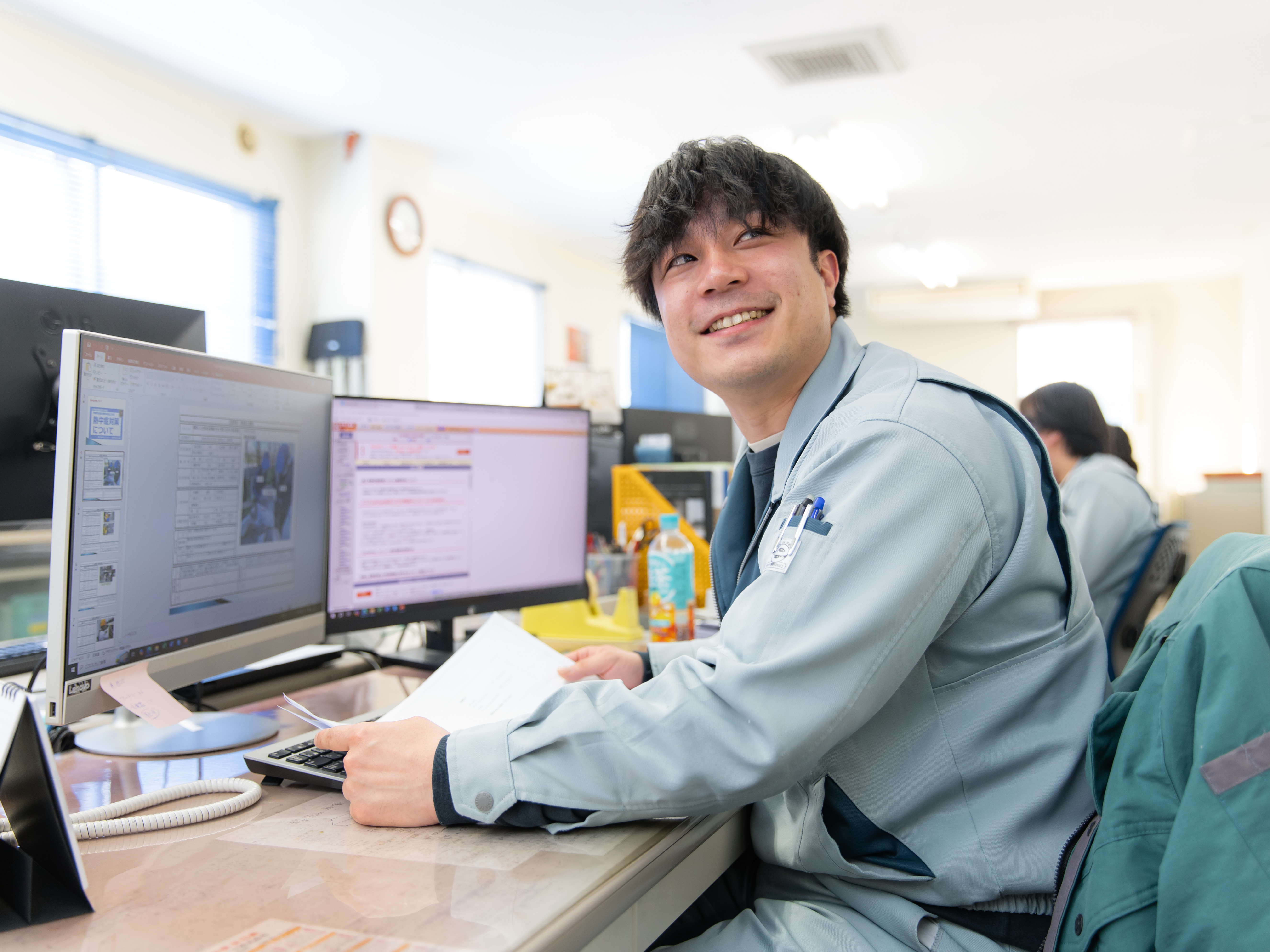 「とにかく人が良い」と、メンバーが自然に笑い合えるのが当社の自慢。社内のデジタル化も進み、バックヤード業務もスマートに困った時はすぐに相談しやすい雰囲気づくりを大切にしています。