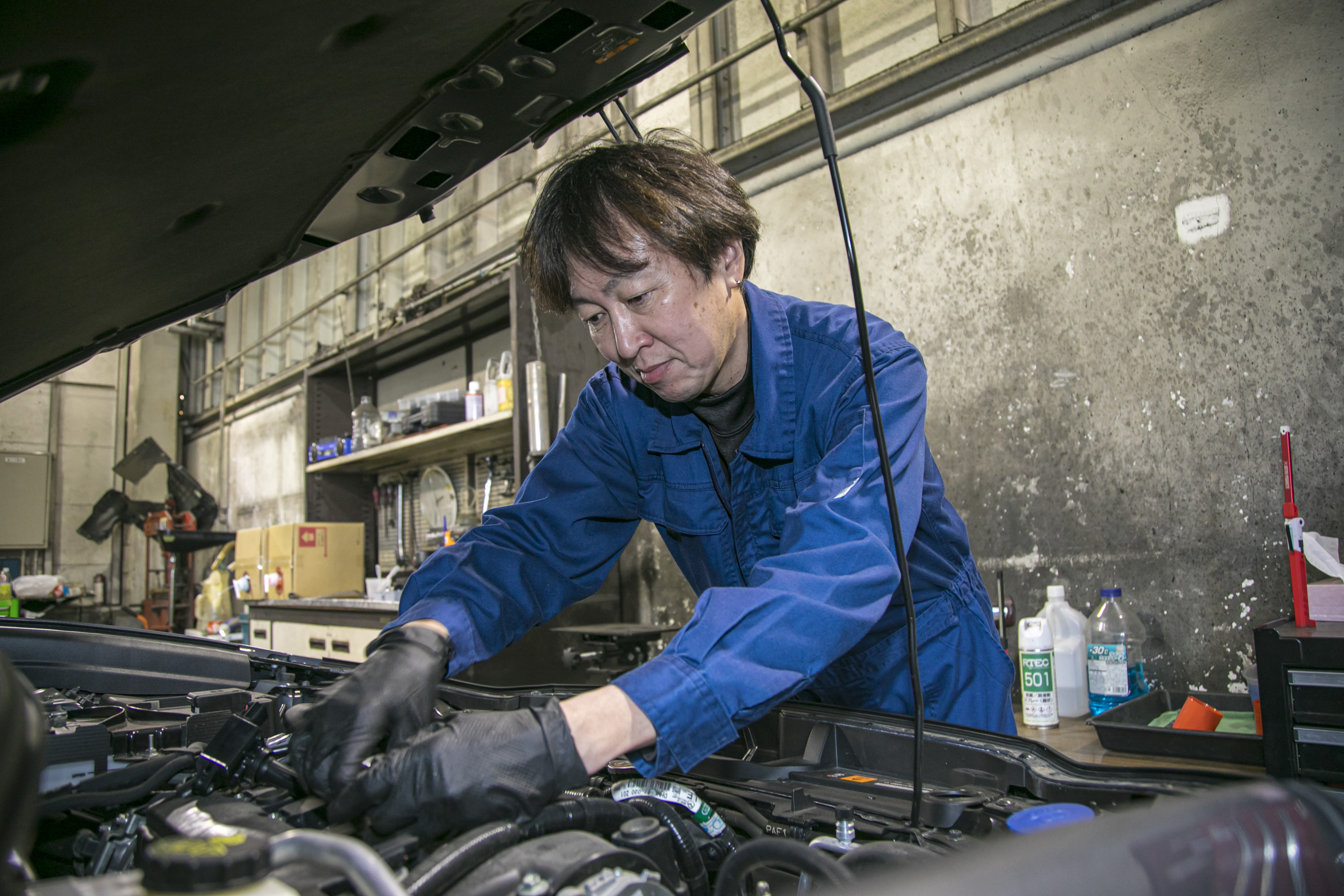 自社で対応しきれない重整備（エンジンの載せ替えなど）は外注に出すというラインが明確に決まっており、無理難題を抱え込むことはありません。