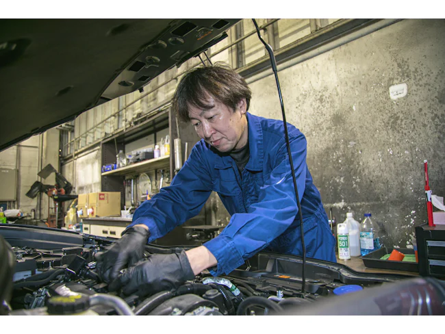 自社で対応しきれない重整備(エンジンの載せ替えなど)は外注に出すというラインが明確に決まっており、無理難題を抱え込むことはありません。