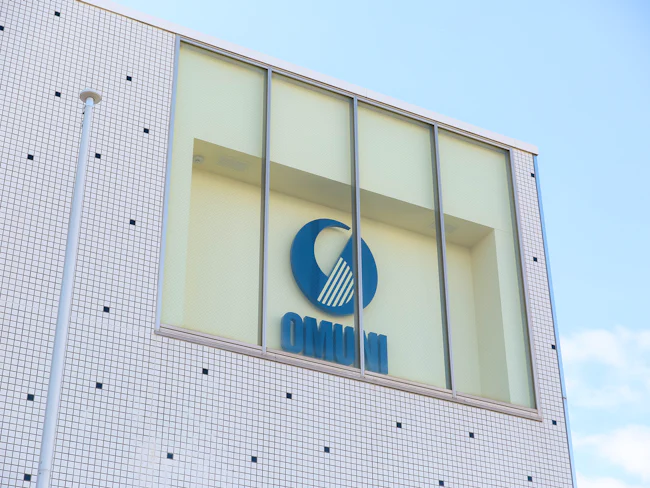 【個々の成長と評価】「通信教育補助制度」という福利厚生を利用し語学や専門スキルなどを学べます。受講内容によって割合は変わりますが会社から受講料の補助がでます。働きながら様々な分野のスキルを取得できます!