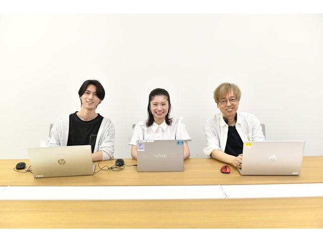社員の8割が20〜30代で、その多くは未経験スタート。
飲食業や事務、介護など異業種からの転職者が多いのも特徴です。
未経験でもスタートしやすい研修と、先輩によるOJTなどサポートがあるので安心して学べます。
