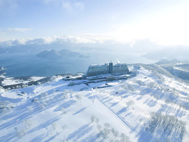 車通勤可能。無料の駐車場も完備しています。